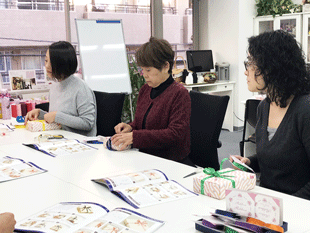 ビジネスラッピング講習風景,ラッピング協会