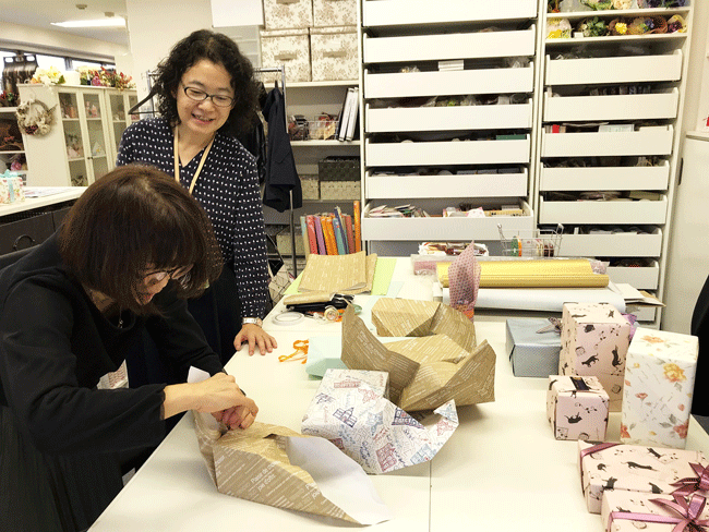 ビジネスラッピング講習風景,ラッピング協会