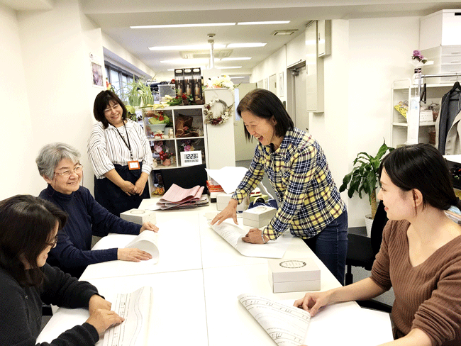 ビジネスラッピング講習風景,ラッピング協会