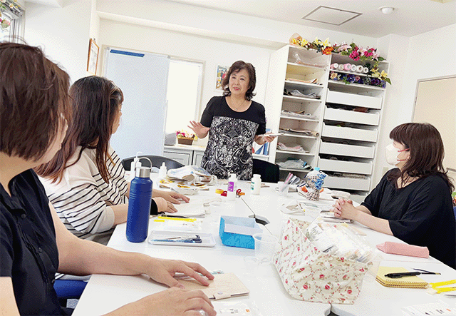 デコパージュ塾の講習風景,ラッピング協会