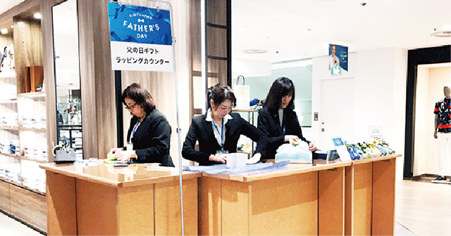 ラッピングサービスの様子